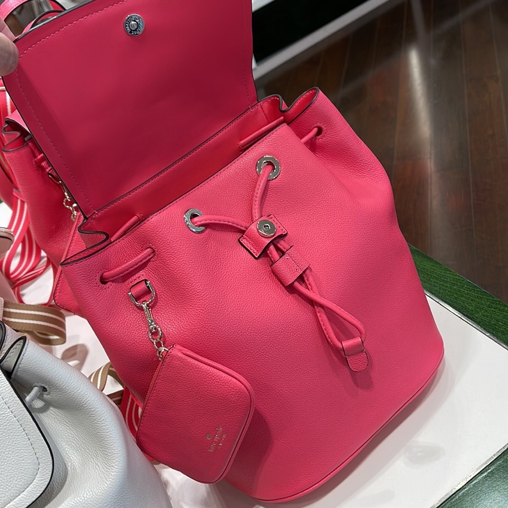 Kate Spade Rosie Medium Flap Backpack 
K8714 pebbled leather Pink Pepper
NWT - Picture 6 of 16